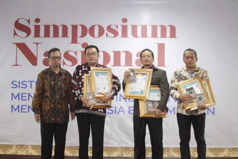 Sentra HKI UMM : Meraih Piagam Penghargaan ASKI PTM AWARD pada kelima Rezim Kekayaan Intelektual di Simposium Nasional & Penandatanganan PKS (Perjanjian Kerja Sama) dengan DJKI – Kementerian Hukum dan HAM RI